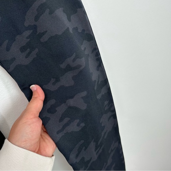 Spanx Look at Me Now High-Waisted Seamless Leggings Black Camo Large - Picture 9 of 9